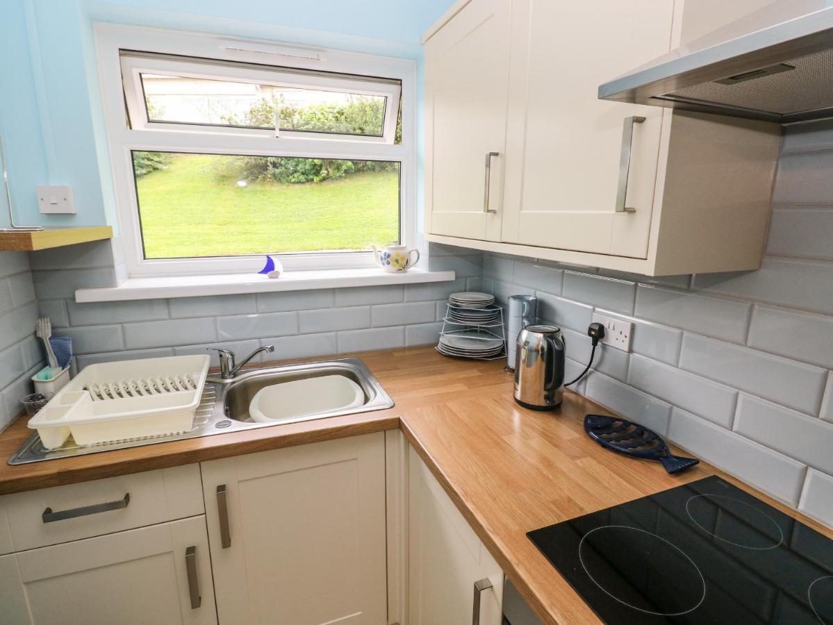 Вилла Number 6 Oxwich Leisure Park Суонси Экстерьер фото